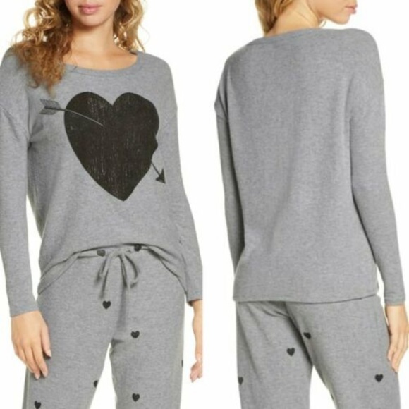 Chaser Gray Cozy Heart Arrow Graphic Sweater - Picture 1 of 9